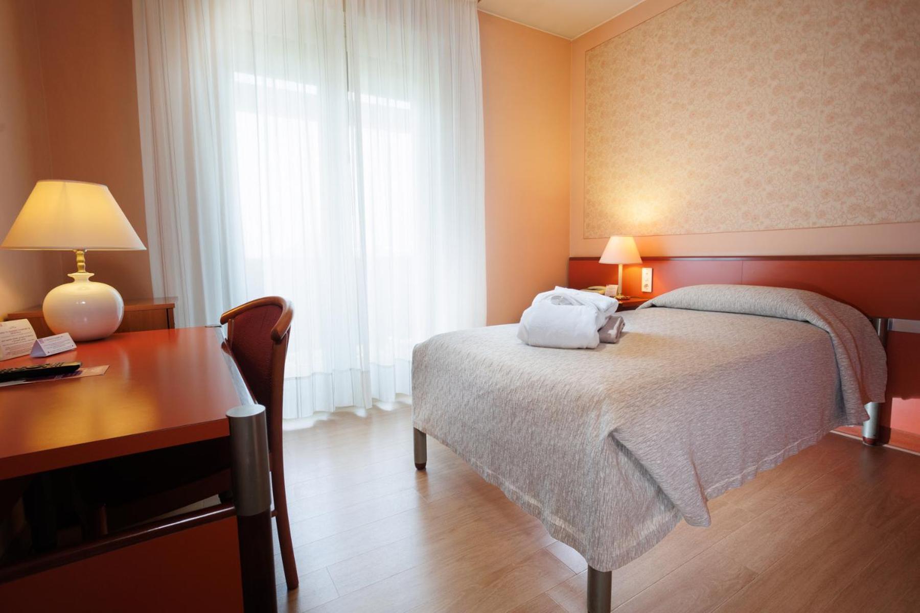 Hotel Savoia Thermae & Spa (Adults Only) Abano Terme Dış mekan fotoğraf
